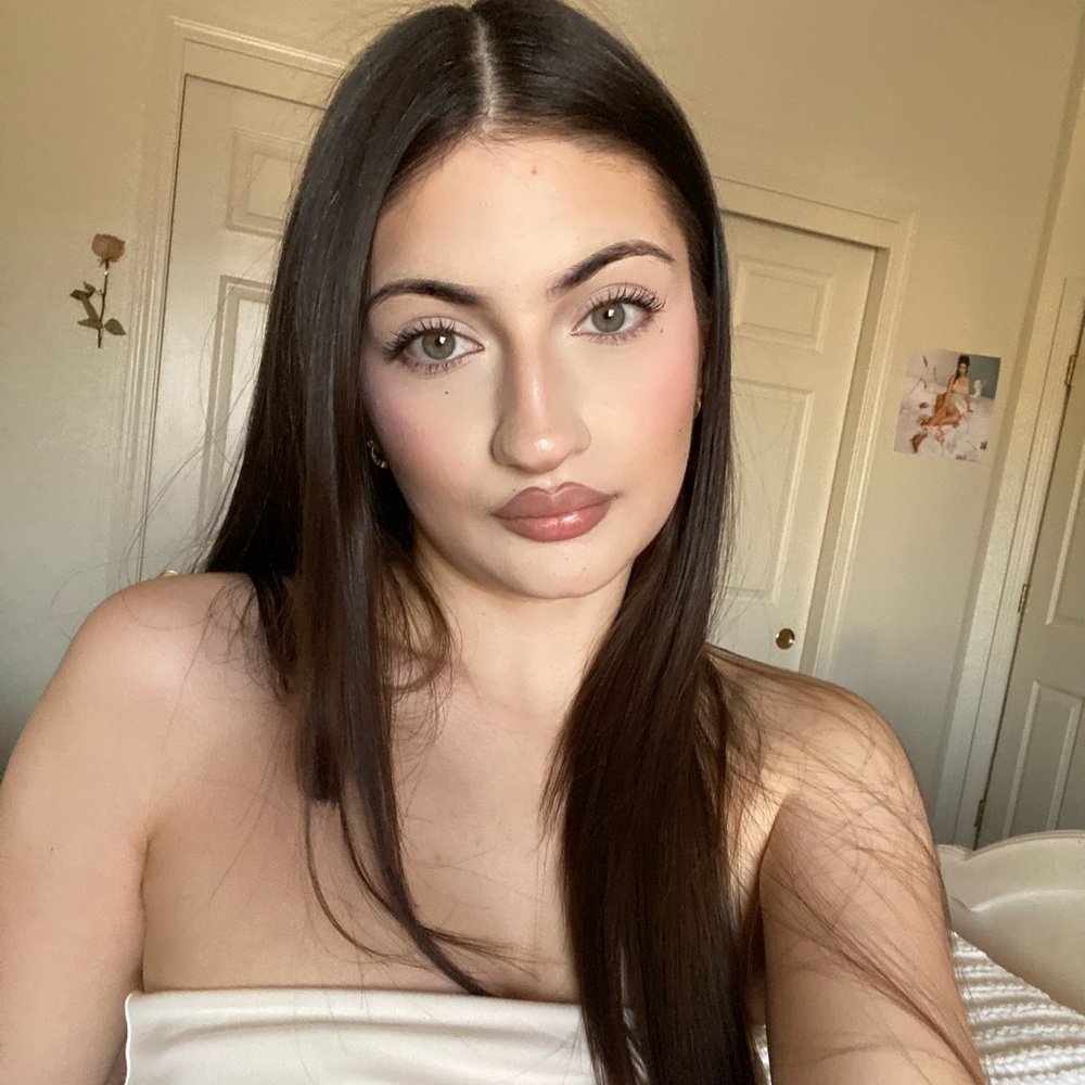 Meet your Posher, Yadira